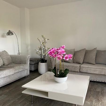 Modern, Stylish And Central Home Manchester Bagian luar foto