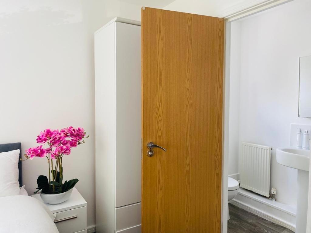 Modern, Stylish And Central Home Manchester Bagian luar foto