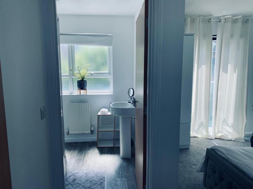 Modern, Stylish And Central Home Manchester Bagian luar foto