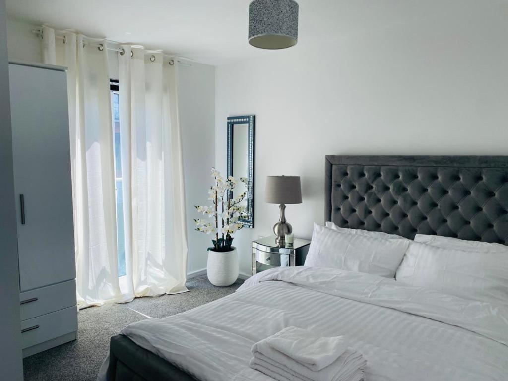 Modern, Stylish And Central Home Manchester Bagian luar foto