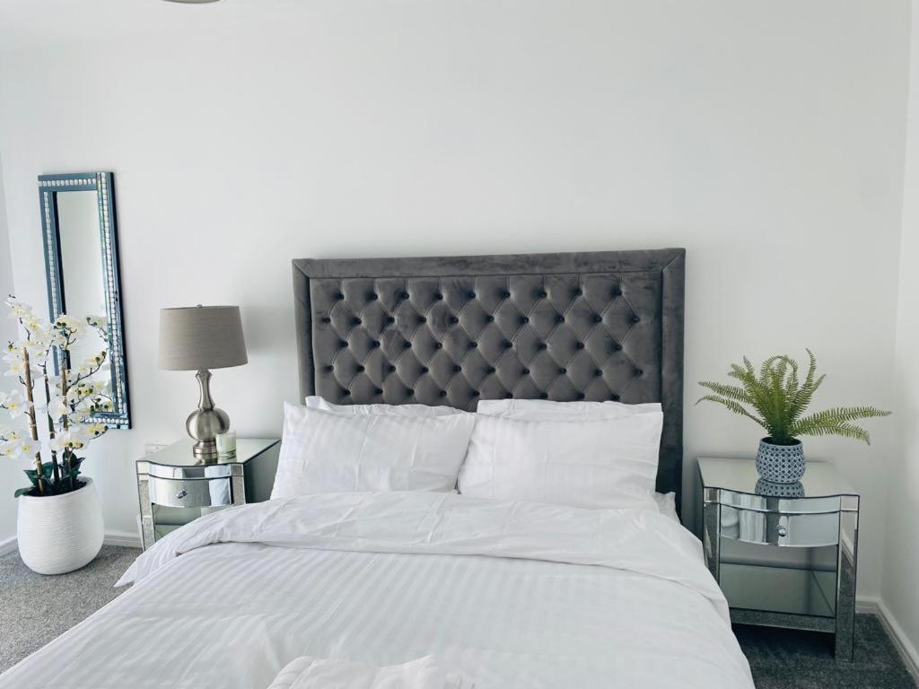 Modern, Stylish And Central Home Manchester Bagian luar foto