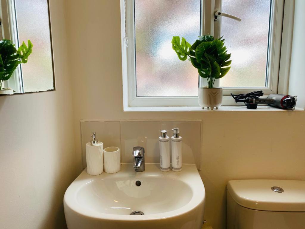 Modern, Stylish And Central Home Manchester Bagian luar foto
