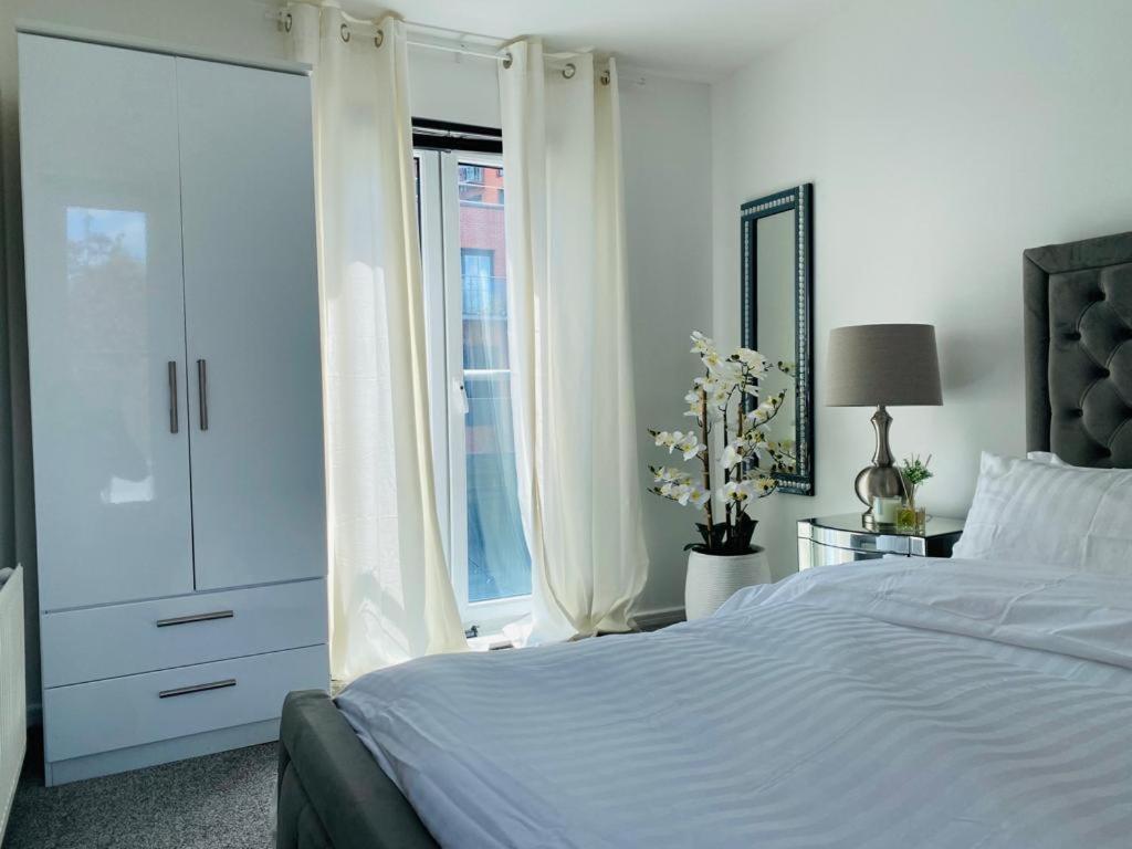 Modern, Stylish And Central Home Manchester Bagian luar foto